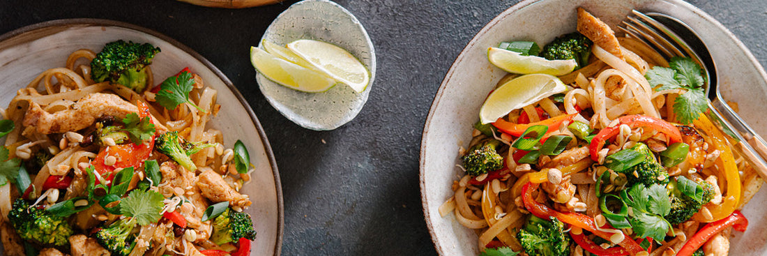 Pad thai med kyckling på stekbord